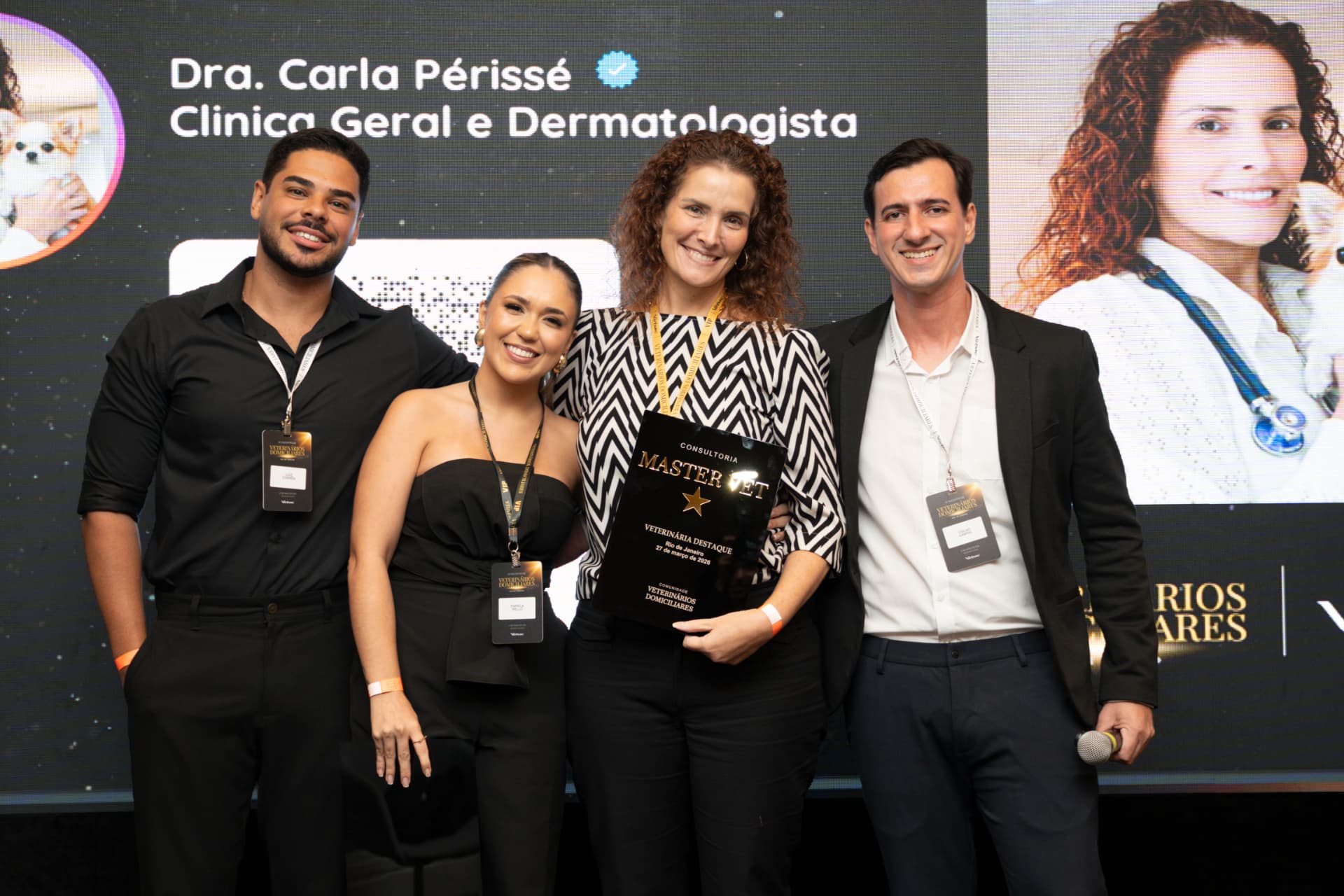 Entrega de premiação no palco