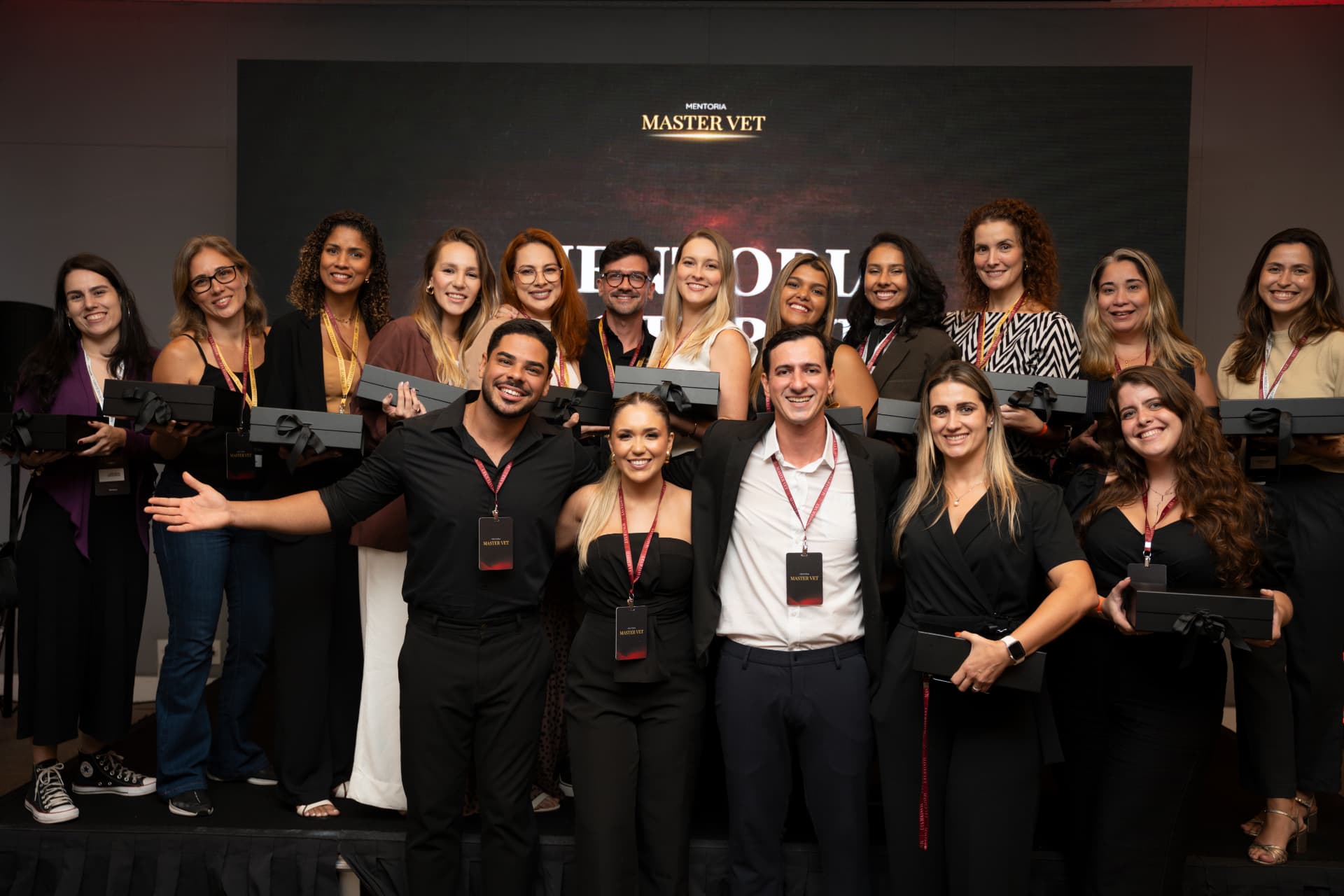 Grupo premiado da Mentoria Master Vet no palco